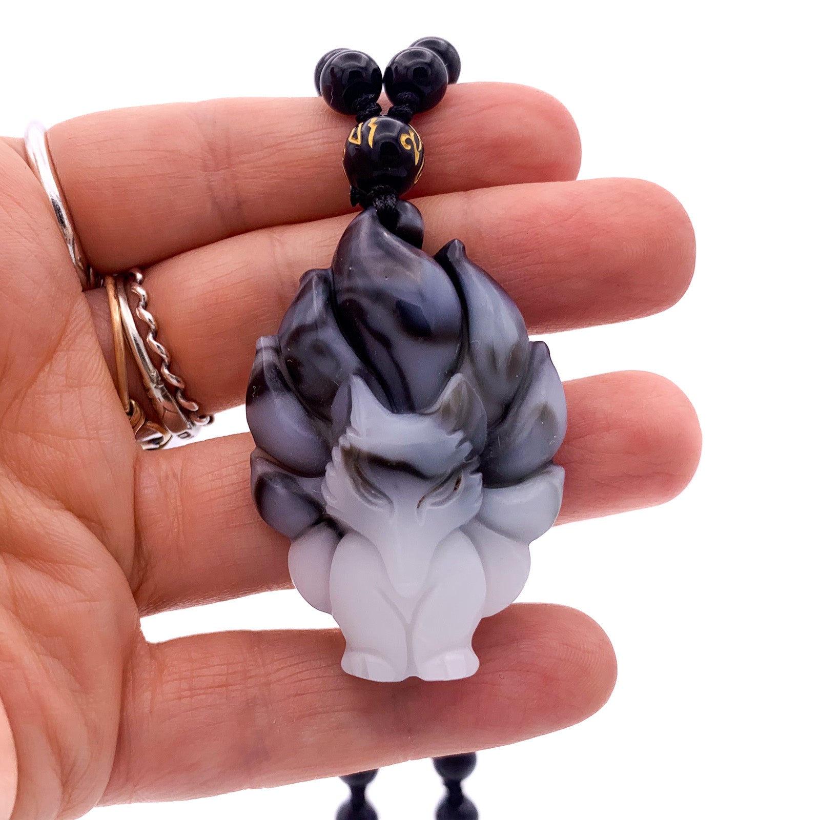 agate メダイ　k9 チャーム Nine Tail Fox Kitsune Pendant Banded White Agate #798 – Beads of