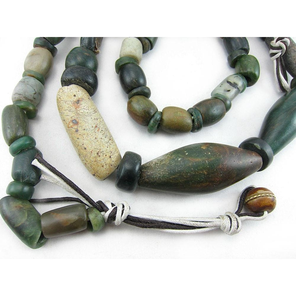 12th-16th Century Forest Green Serpentine Necklace 2