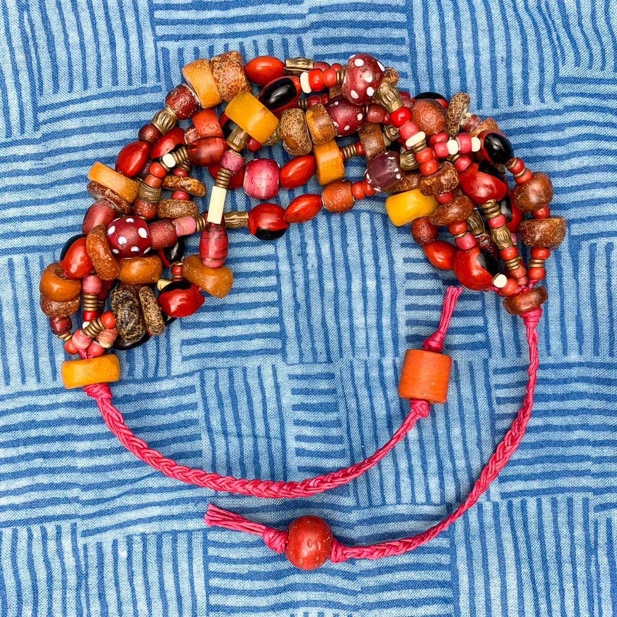 RDK Natural Original Black Gunja Ratti Chirmi Bead Abrus Precatorius  Jequirity Rosary Jaapmala Making Beads for Meditation & Pooja Astrology  Organic Jewellery - 51 Beads : Amazon.in: Home & Kitchen